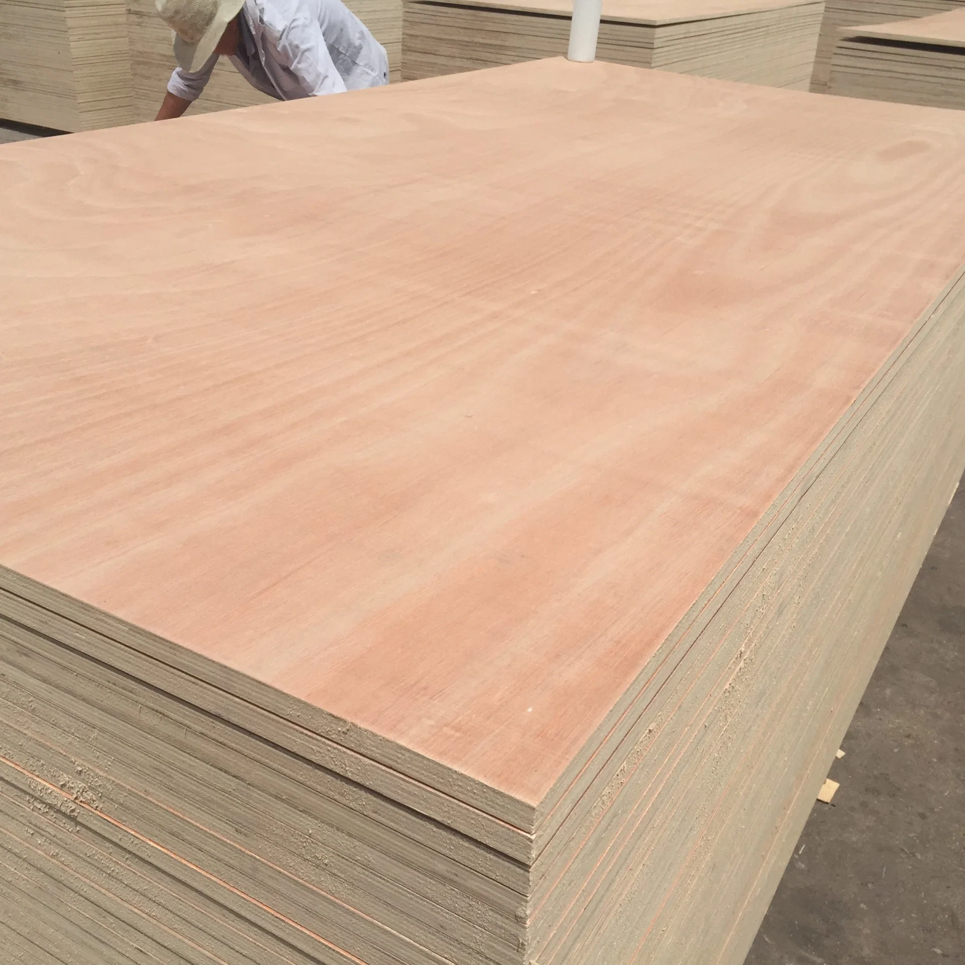 4 X 8 Size Hot Sales Fresh Poplar Core Okoume Veneer Bb / Bb Cc / Cc Marine Plywood for Furniture