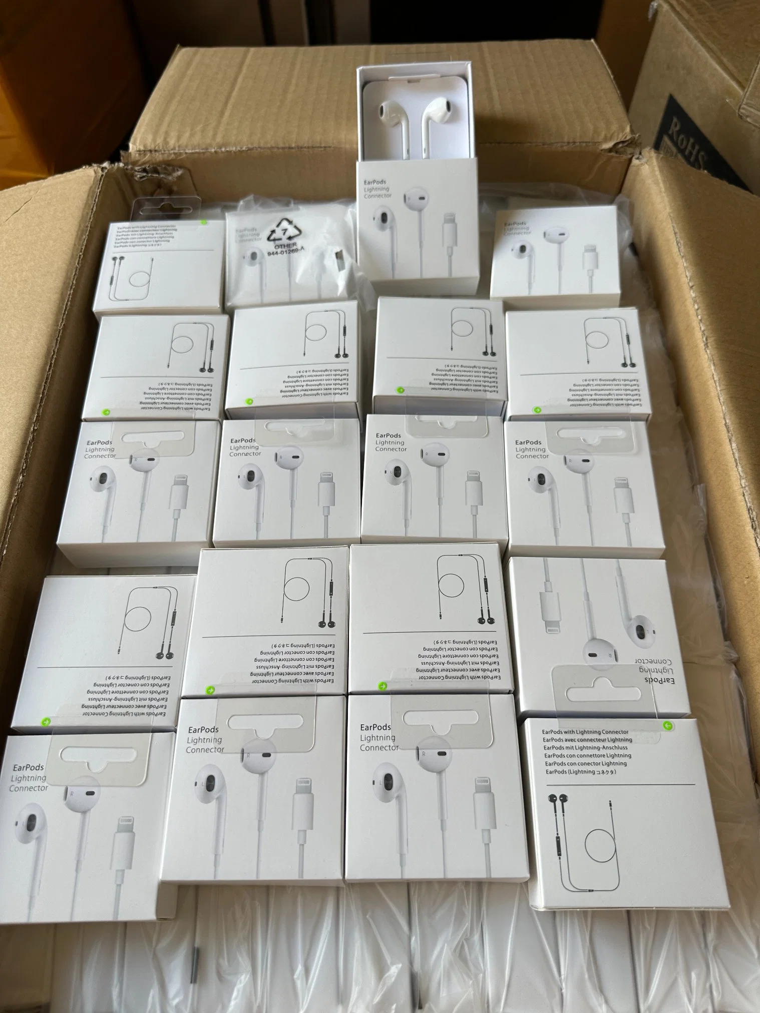 High quality/High cost performance Lighting Earphones Headphones in Ear for iPhone 15 Mobile Phone Accessories