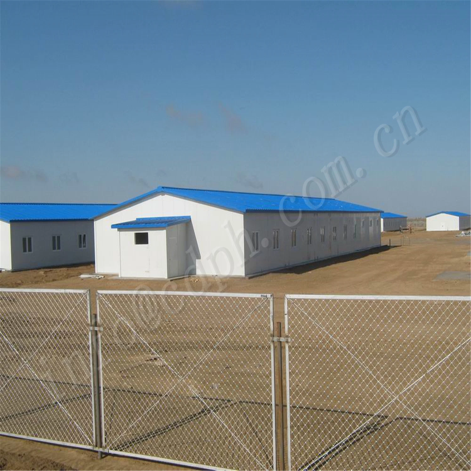 Prefabricated Building with Solid Structure and Insulated Panels