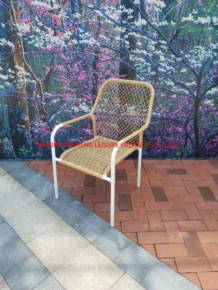 Outdoor Furniture Set Round Rattan Chair and Table with Tempered Glass