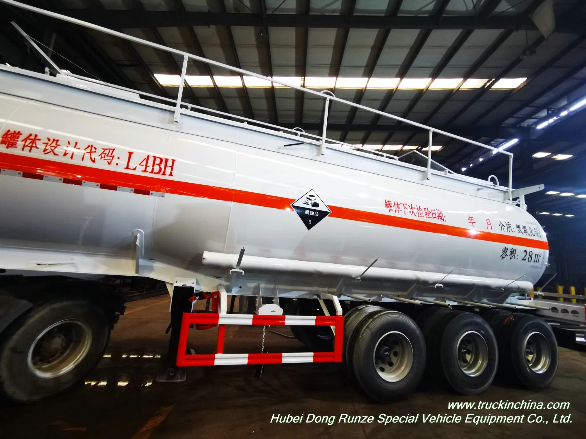 7396 Gallon 28m3 Sodium Hydroxide Caustic Soda Tanker Trucks Trailer with Caustic Soda Pump (60Ton NaOH Tank)