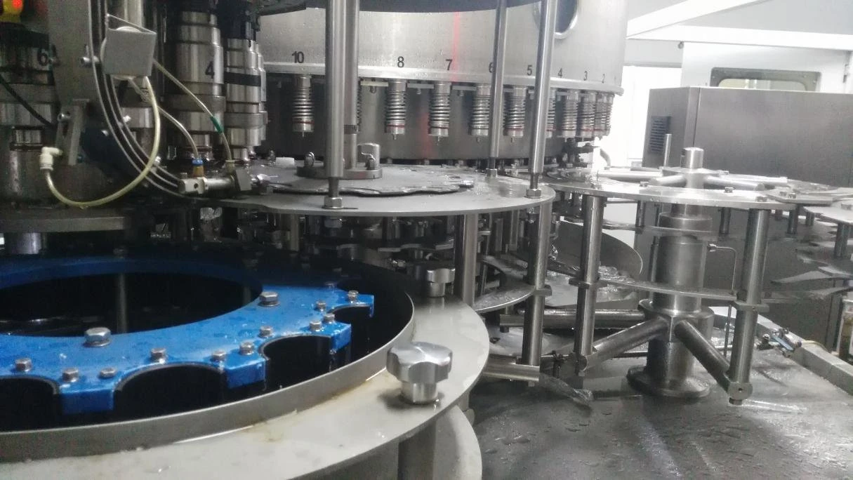 Automatic Filling Machine Gravity Rotary 3 in 1 Washer Filler Capper Pet Bottling 200-2000ml Filling Production Machine