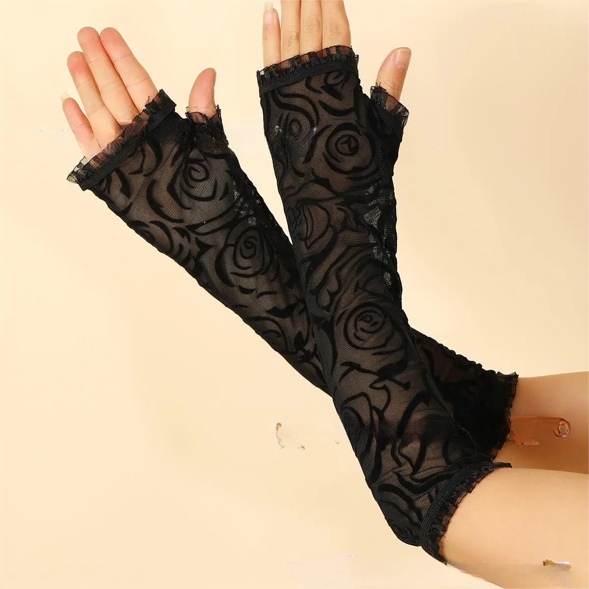 Hueco de la moda femenina de encaje negro de encaje Sexy larga y delgada de malla de protección solar Guantes Fingerless