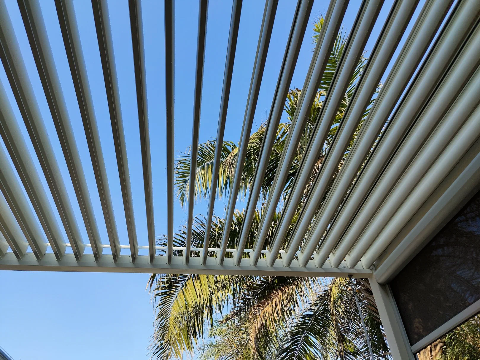 Modern Design Bioclimatic Sun Shade Remote Control Electric Aluminum Outdoor Pergola Patio Roof System