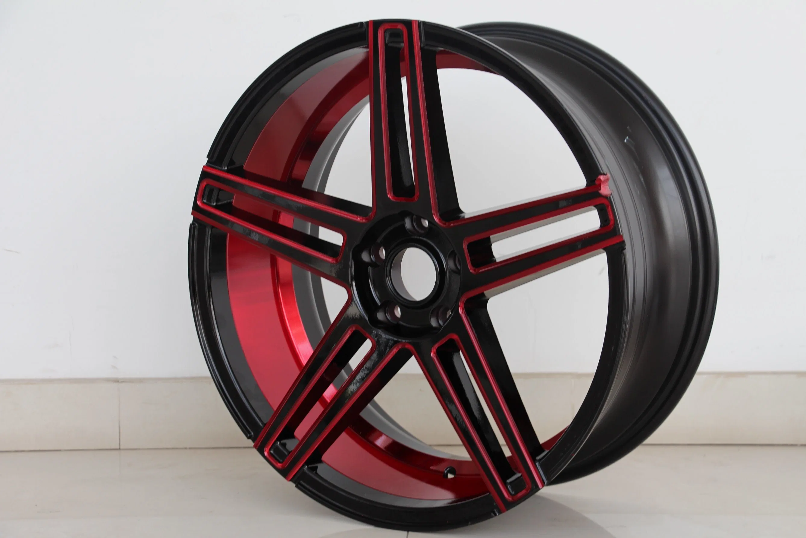 China Durable High-Strength Car Parts Rims Accessories Anti-Scratch Alloy Wheel