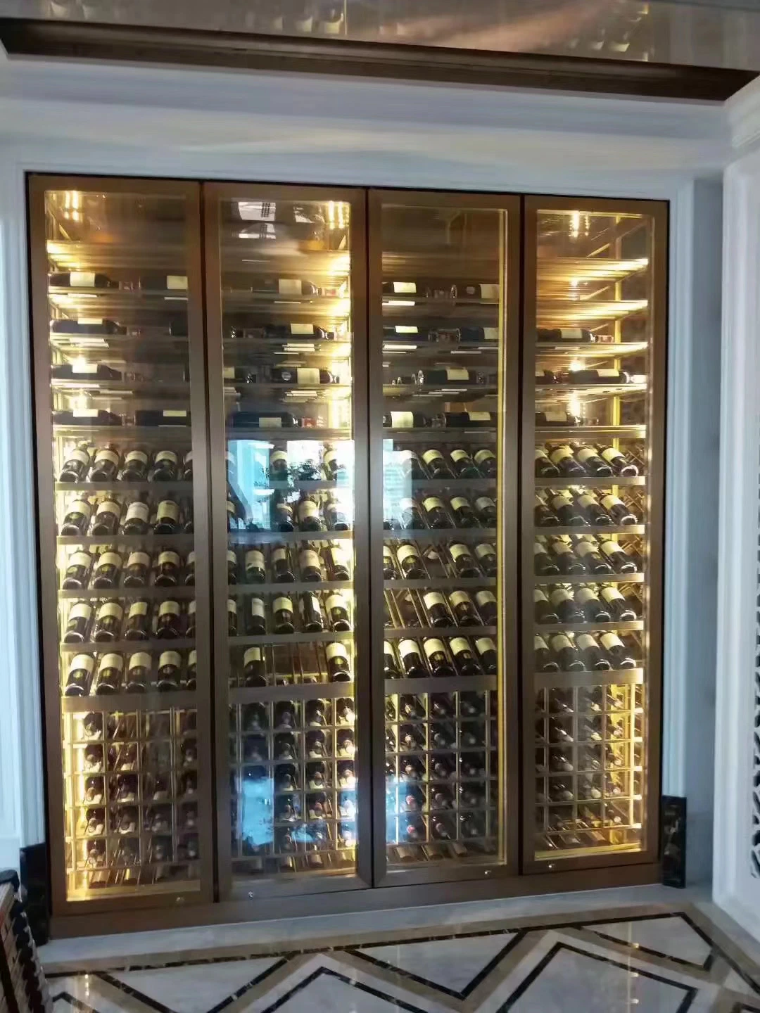 Jiufu Customzied Home Personalización de estante de vino de cristal en la pared construido en enfriadores enfriadores de vino de Champagne Bodega aparato