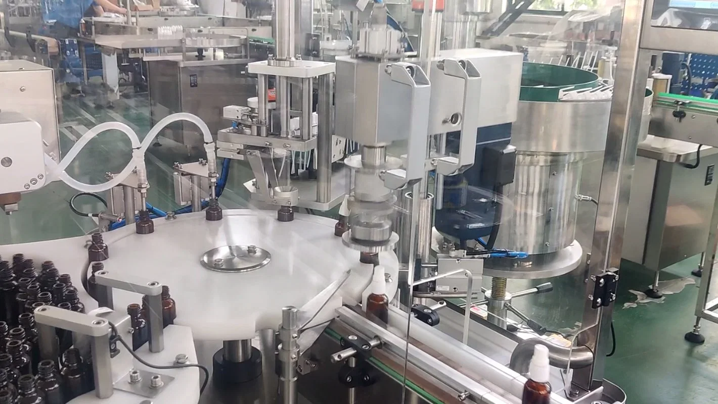 Aceite comestible vaso de alta precisión plástico botella pequeña bomba peristáltica Fabricante de la máquina de etiquetado de engarzar de la llenadora