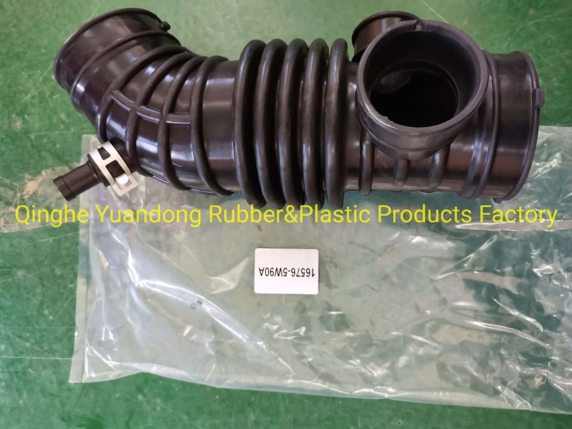 Auto Parts Car Parts Rubber Product Auto Accessories Auto Spare Parts Engine High quality/High cost performance  17881-68040 Car Accessories Rubber Product Air Intake Hose for Toyota