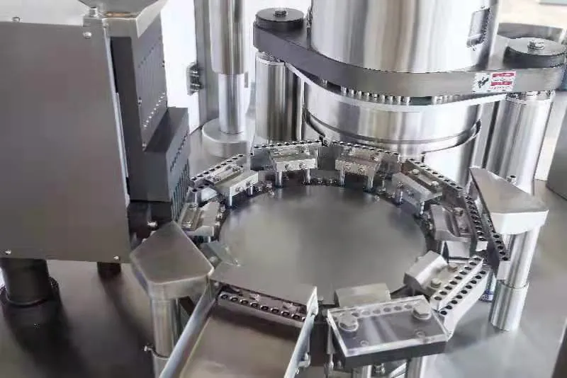 Nouveau design les plus populaires de la poudre automatique complet Granule Pellet Capsule Machine de remplissage haute efficacité et économie d'énergie