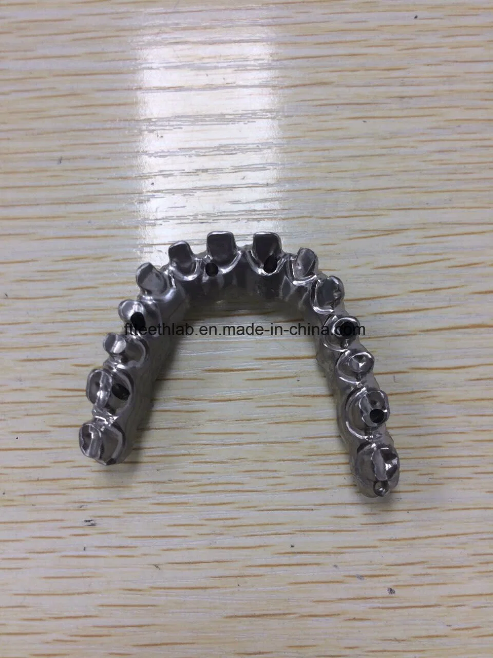 Ponte de Implante Fresada por CAD/CAM Dental de um Laboratório Dentário da China.