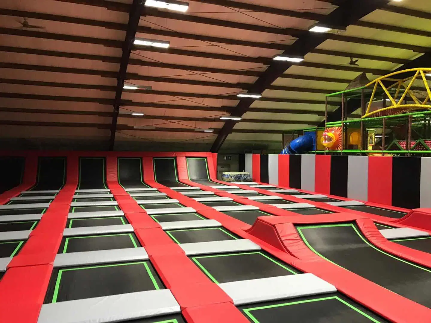 Enlarge Trampoline Park Advanced Technology Professional Indoor Playground with CE/ASTM/TUV/GS Certificates