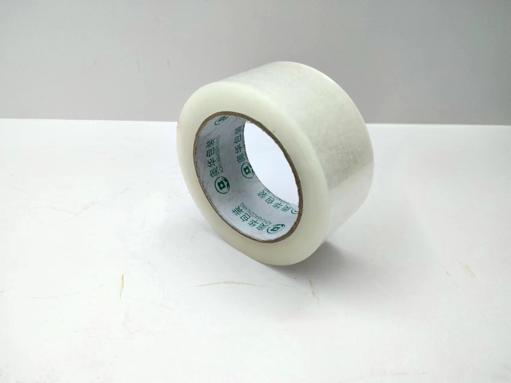 Cinta de embalaje de sellado adhesiva de color transparente BOPP de alta calidad En temperatura fría para almacenamiento y tránsito