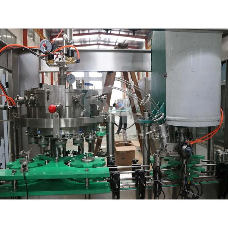 Máquina de llenado y sellado de latas de aluminio para agua de cerveza de jugo Línea de producción