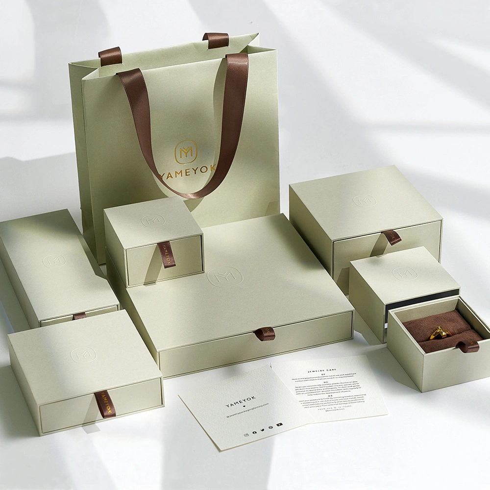 En vrac Mini Jewellery boîte cadeau Bracelet pendentif Bracelet bague d'oreille Collier en cuir pu boîtes à bijoux personnalisées boîte de conditionnement avec Logo