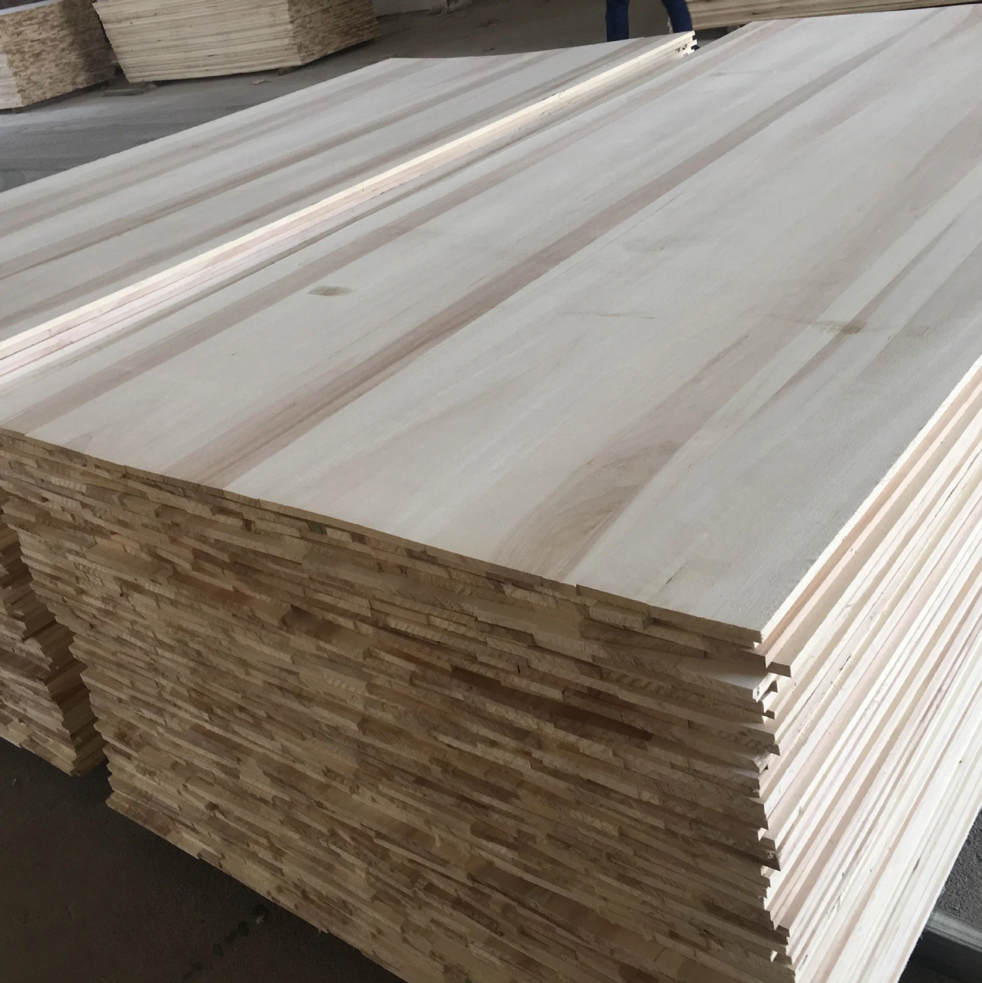 A fábrica fornece diretamente Poplar carbonizada decoração de móveis de tabuleiro reto Tábua de madeira sólida Poplar Mesa Gabinete de madeira Snowboard Wood Núcleo