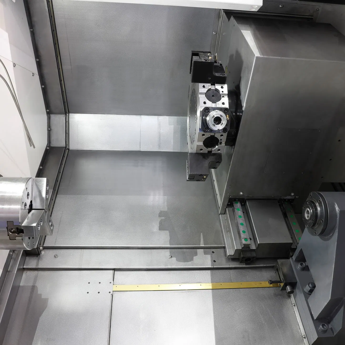 Servicio de correos disponible máquina de torneado CNC Z-MAT con 12 estaciones de potencia Torreta