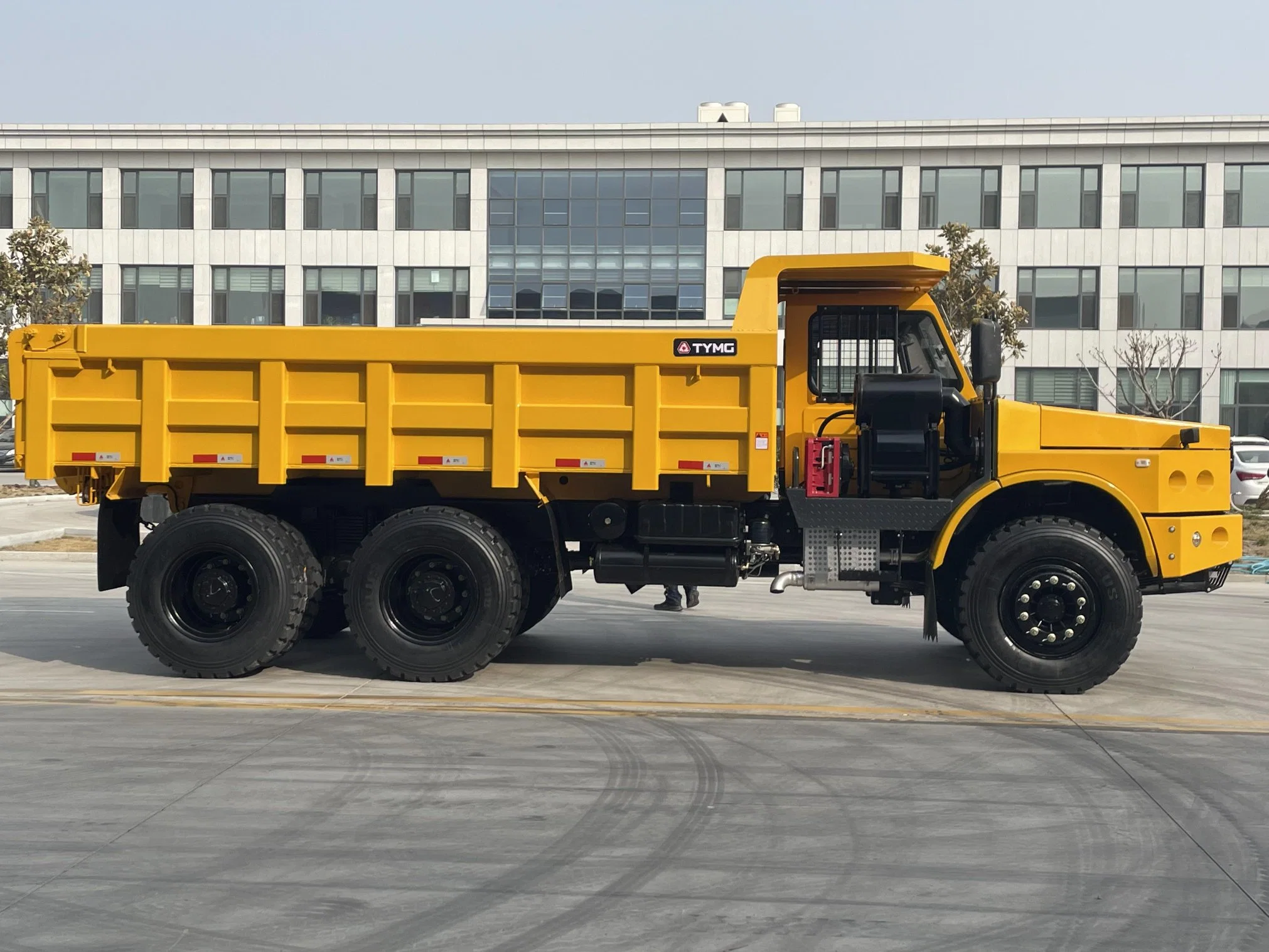 Heiße 25 Tonnen große Gewicht Bergbau Dump Truck lange Lebensdauer, hohe Transporteffizienz, hohe Haltbarkeit und hohe Sicherheitsfaktor