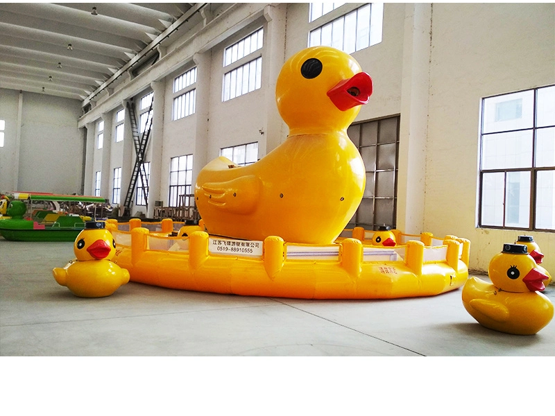 Gigante dique flotante de fibra de vidrio con forma de Pato Amarillo para el parque acuático al aire libre