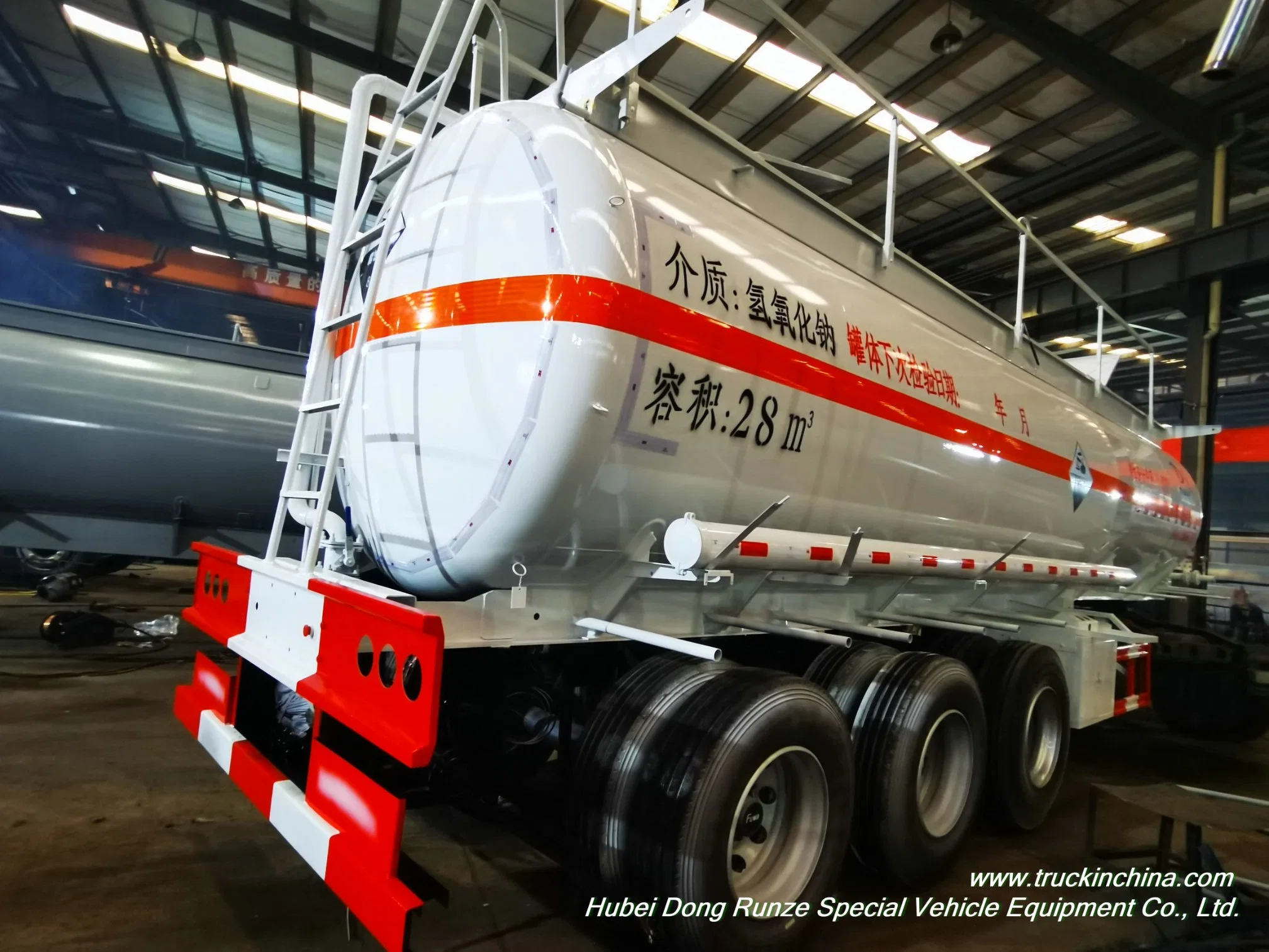 7396 Gallon 28m3 Sodium Hydroxide Caustic Soda Tanker Trucks Trailer with Caustic Soda Pump (60Ton NaOH Tank)