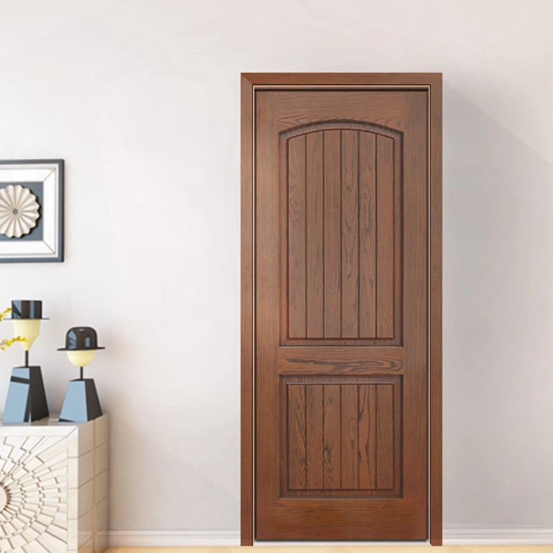 La puerta de madera en el interior de la puerta de madera de teca de giro único