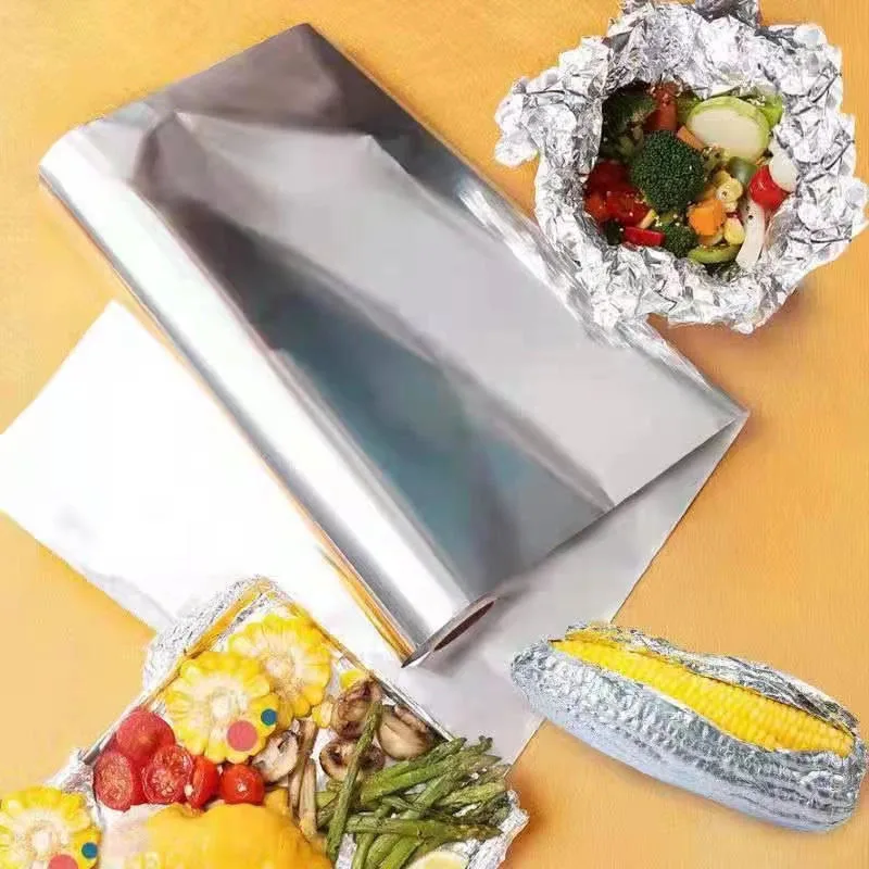 Rouleau de papier d'aluminium pour températures élevées et basses pouvant être personnalisé en gros. Bonne qualité. Rouleau de papier d'aluminium pour barbecue en plein air à la maison. Emballage antiadhésif pour rôtir et cuire au barbecue.