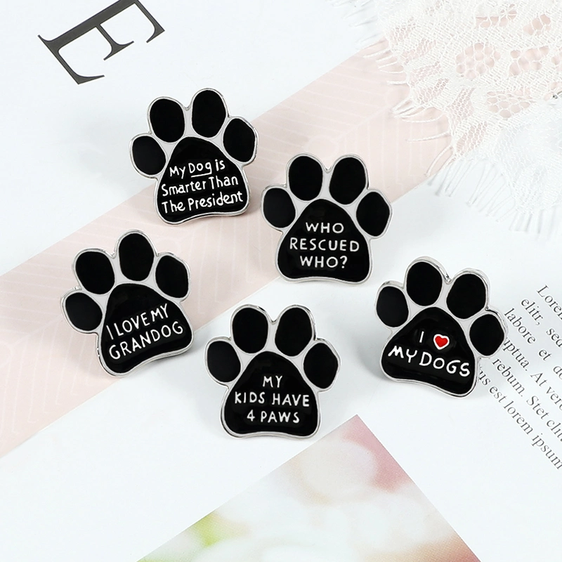 Показать кейс Custom ID Reels Clear Name Китай Оптовая Лапель PIN No MOQ подарок для продвижения Hard Enamel Dog Paw Zinc Значок сплава