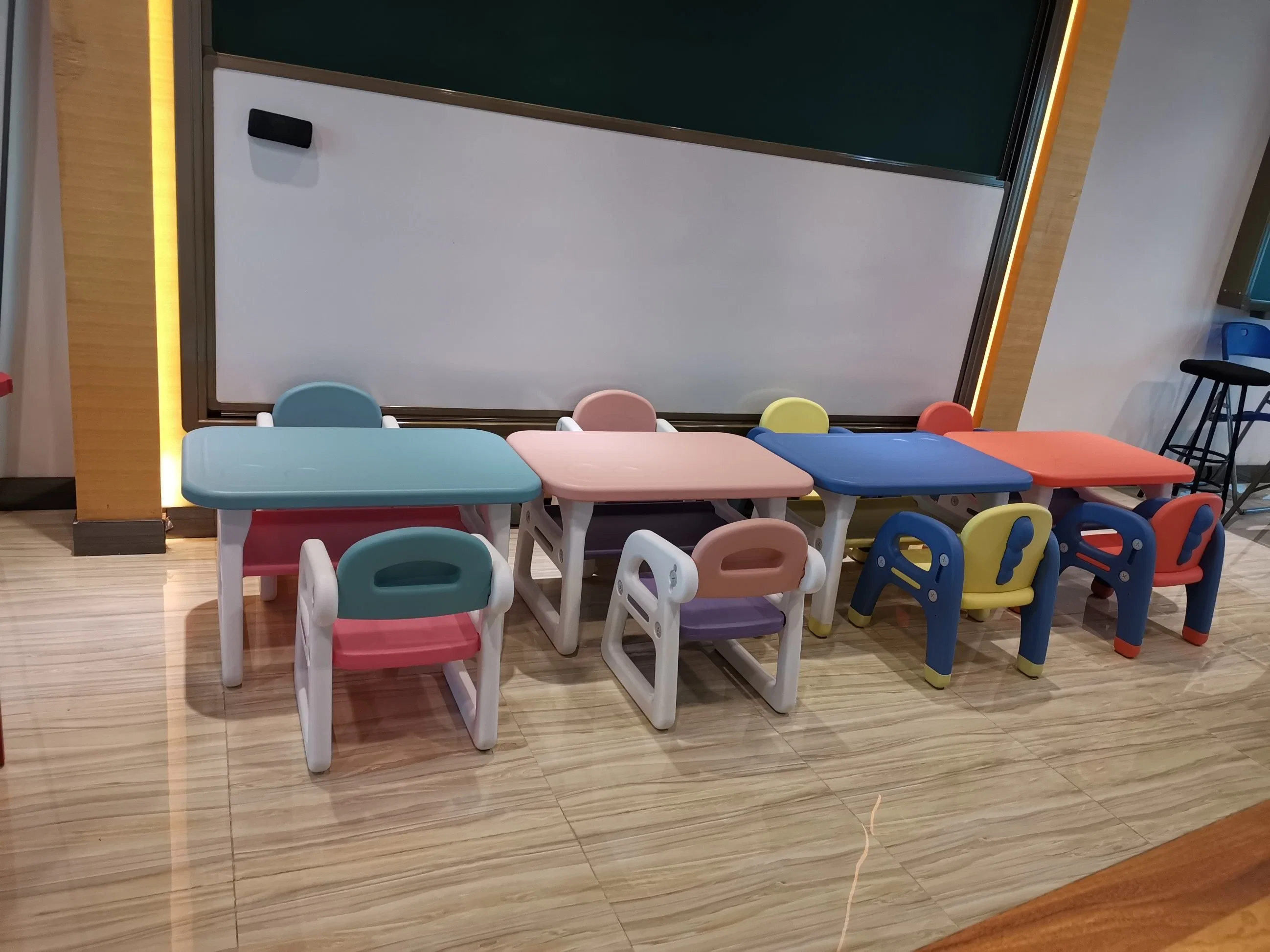 El cuidado de niños muebles niños Juego de mesa de plástico con silla