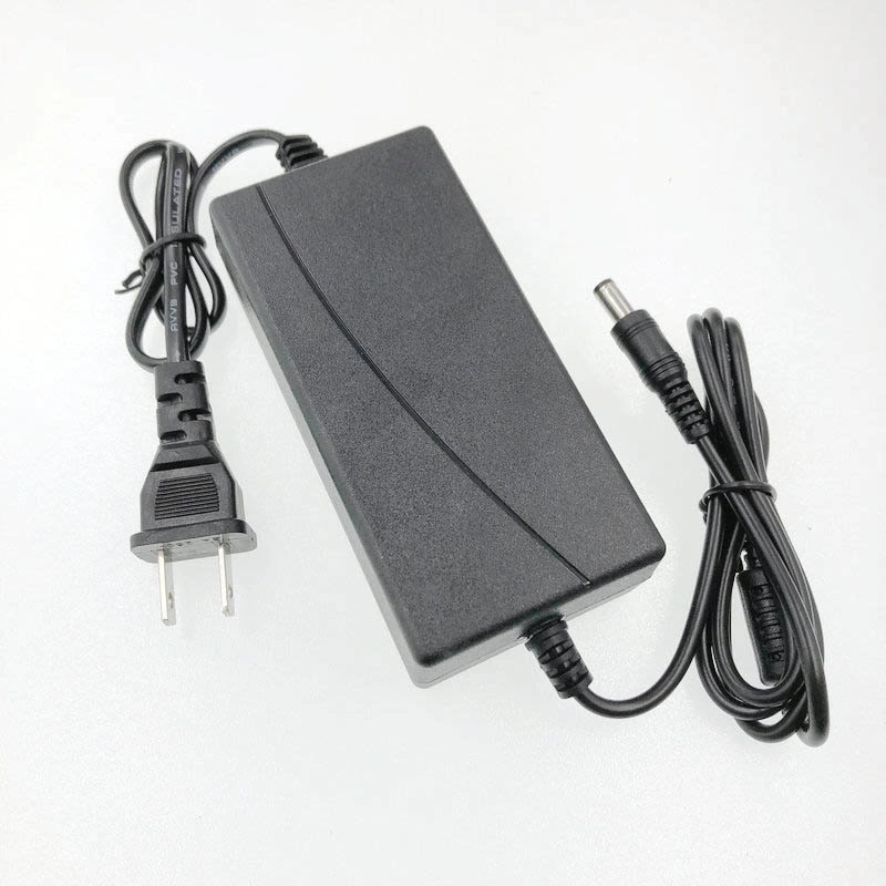 OEM 12V/18V/19V/24V/45W/65W/90W/100W/125W/200W Lithium Battery Laptop Charger with CE