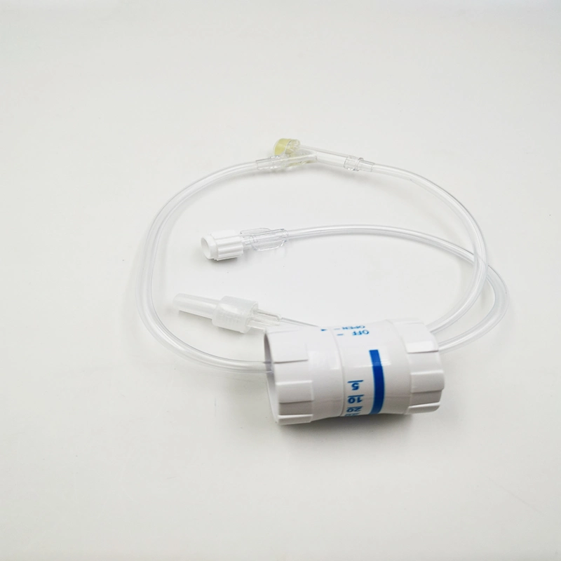 Tube de rallonge de PVC de qualité médicale avec l'aiguille le connecteur libre le régulateur de débit