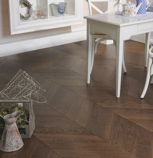 Manufacturer for Antique Herringbone/Walnut/Oak Flooring/Wood Floor/Hardwood Flooring/Wood Flooring/Engineered Wood Flooring/Engineered Flooring