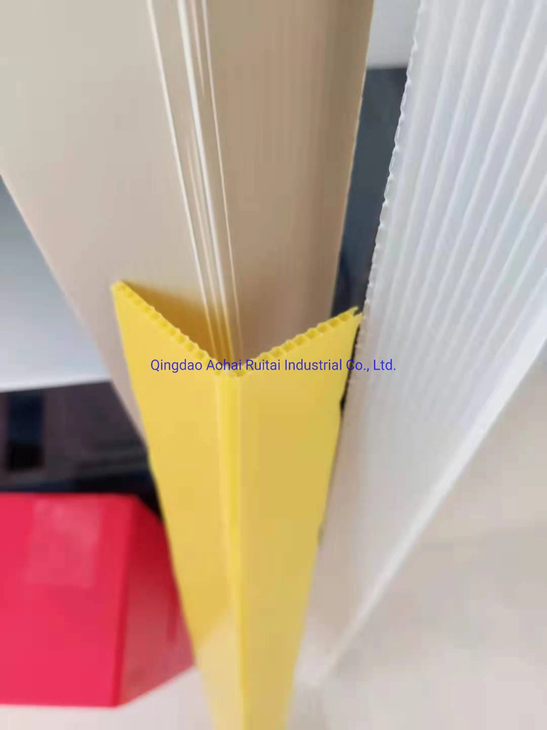 High quality/High cost performance  Durable PP Corrugated Plastic Sheet Safety Wall Corner Edge Surface Guard Protector