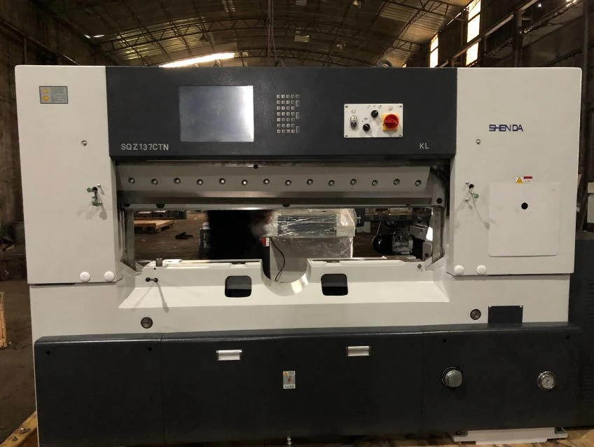 CE Full Automatic High Speed 1370mm Papierschneider Papierschnitt MASCHINE (SQZ-137CTN KL)