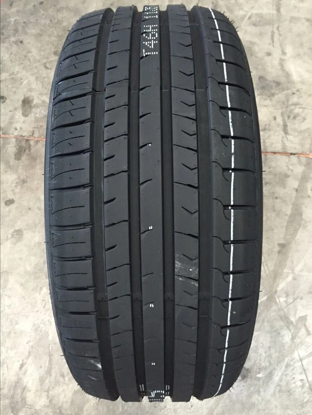 225/55ZR16 Radial car Tire, PCR car Tire with good service and customer approval 225/50ZR16