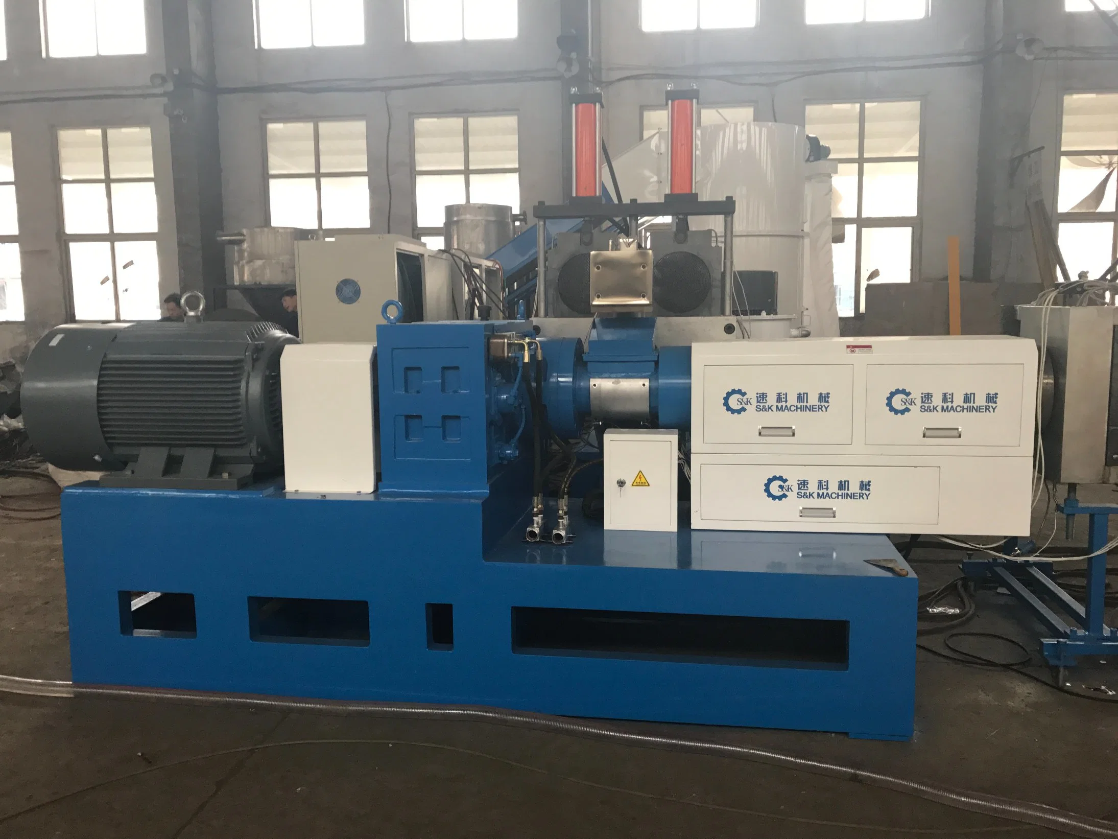 Waste Plastic Recying Line with Extruder Cutter and Dryer for Low Costs