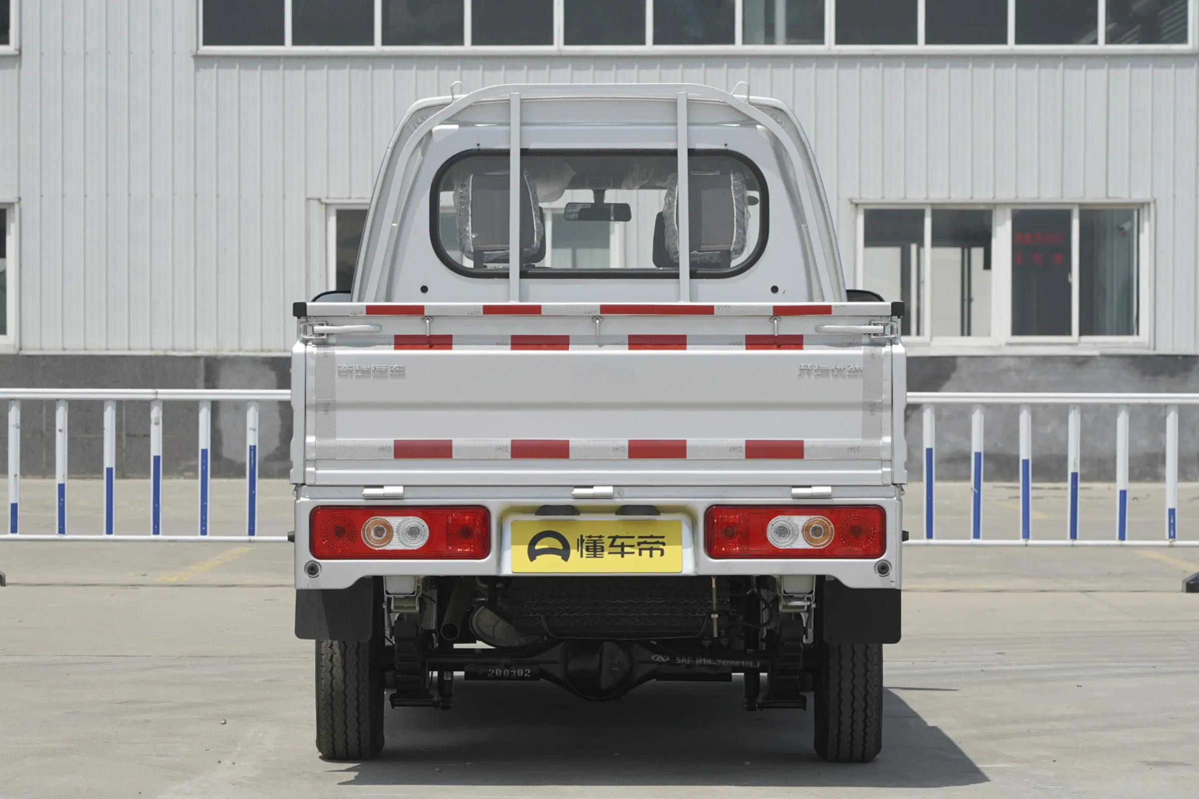 Kairui Automobile Youjin 2020 1300cc Chinese Made Passenger Car Gasoline Vehicle Pickup Truck.