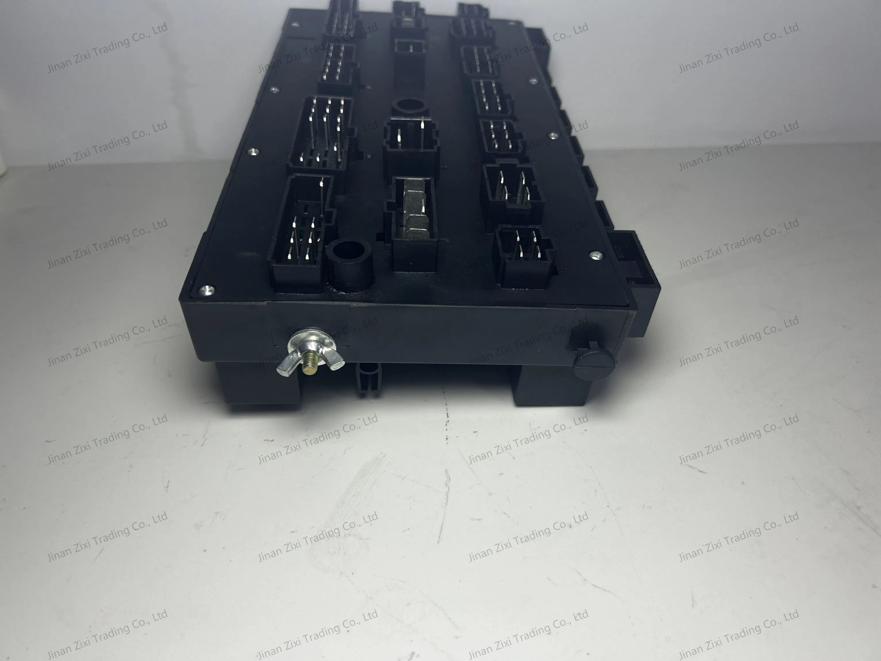 A5145400128 Sinotruk HOWO Beiben Truck Spare Parts Wg9716582301 Sinotruk Cab Electrical Spare Parts for Electrical Junction Box / Central Control Module