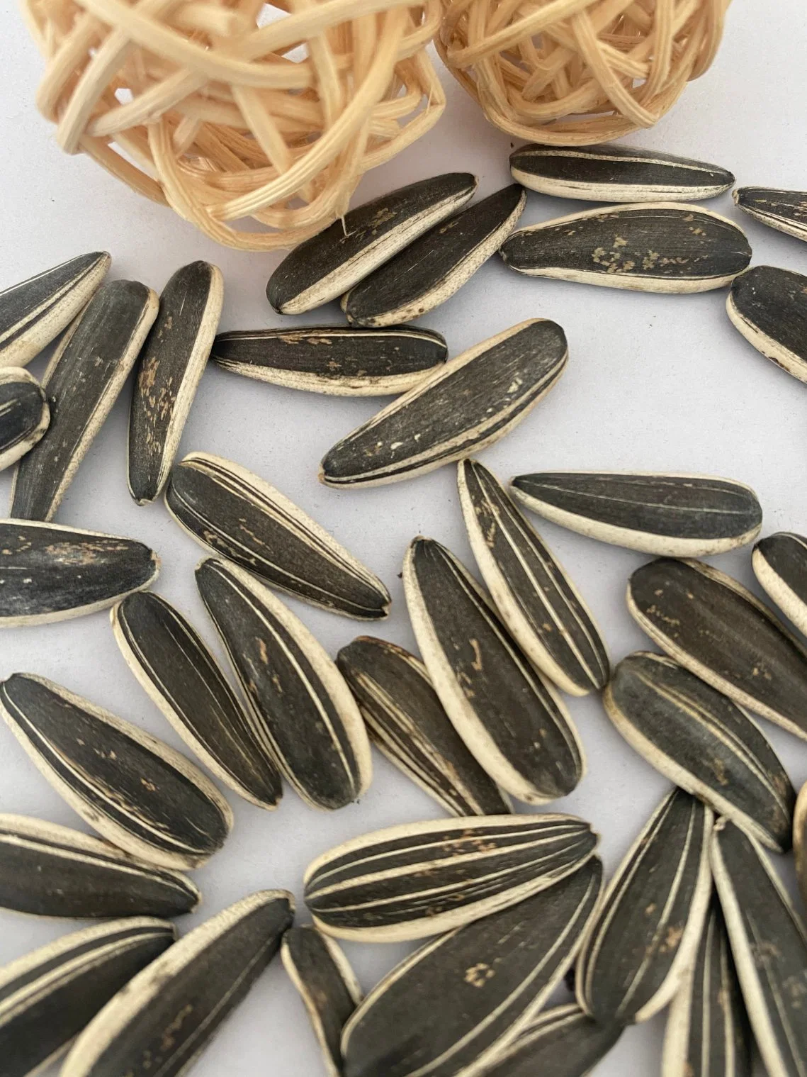 Chinese Hot Sell Sunflower Seeds Black-Striped Sunflower Seeds 601 Hihg Quality