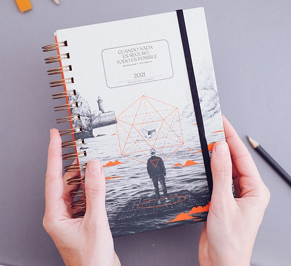 Material de escritório 2021 Nova Agenda de chegadas Planificador de diário em espiral de Couro Caderno de revista com capa dura e logótipo personalizado