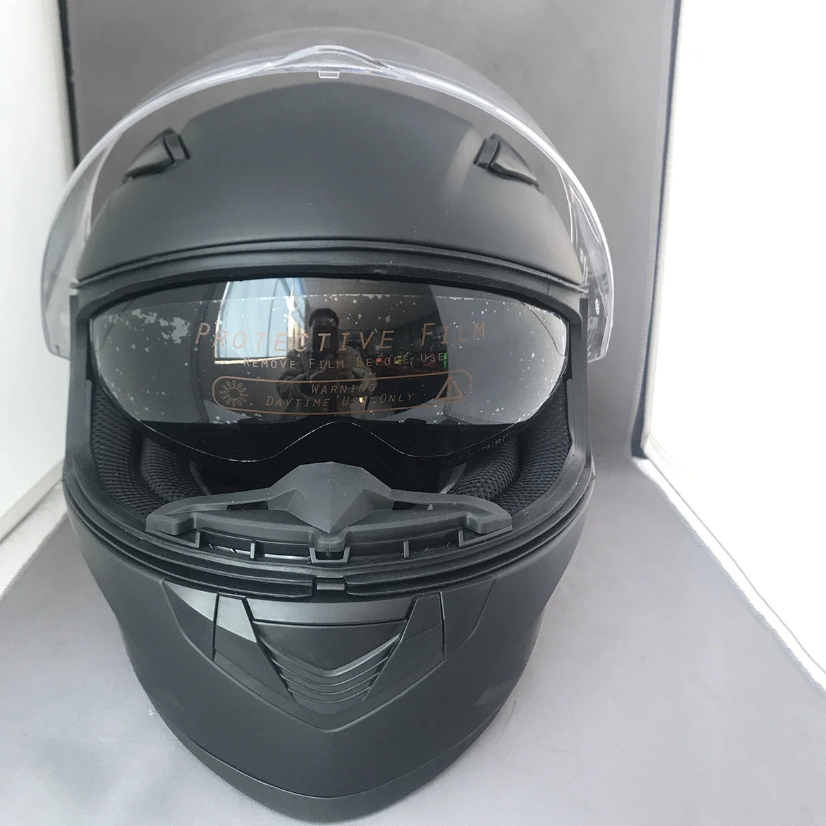 Casque de moto de couleur unie avec toutes les pièces et accessoires la certification