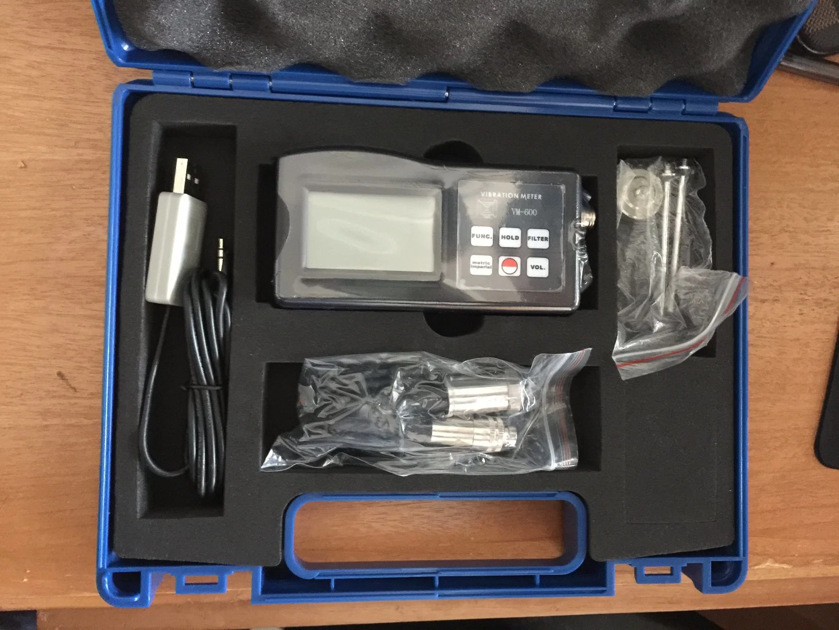 Acceleration / Velocity / Displacement Vibration Meter Vm-600