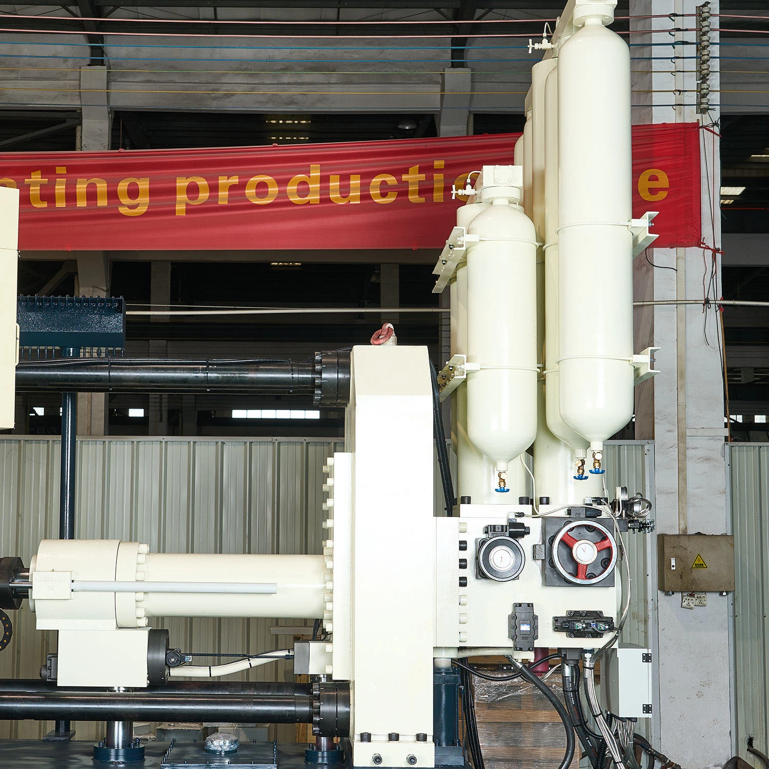 Инжекторная машина из алюминиевого сплава Zhenli 800 тонн для литья под давлением