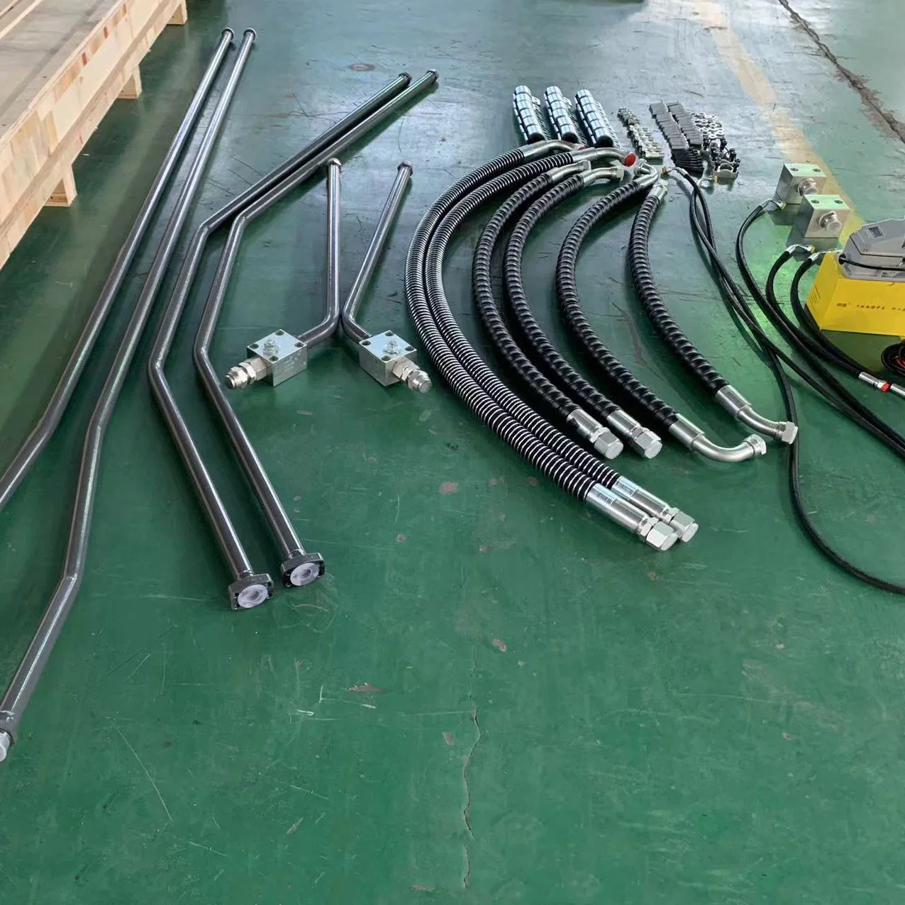 R215 R225 Excavator Aux Hydraulic Pipeline Free-Welding Piping Kits for Rock Breaker Hammer System with Electromagnetic Control Valve