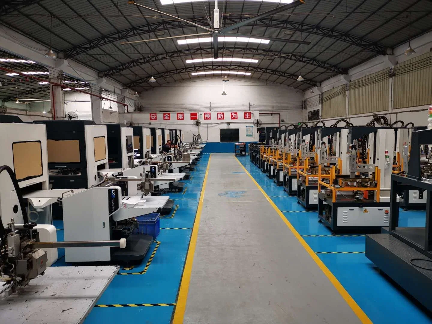 Muti-Functional, Ls-1246g Has Rigid Box Making Function, Hardcover Positioning Function. Can Connect with Four Sides Wrapping Machine to Make Hard Cover.