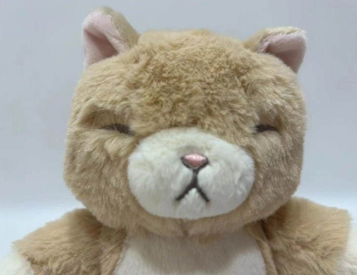 En parlant de chat en peluche chanter pour les enfants de répéter ce que vous dites. Jouet d'animation de cadeau pour les tout-petits