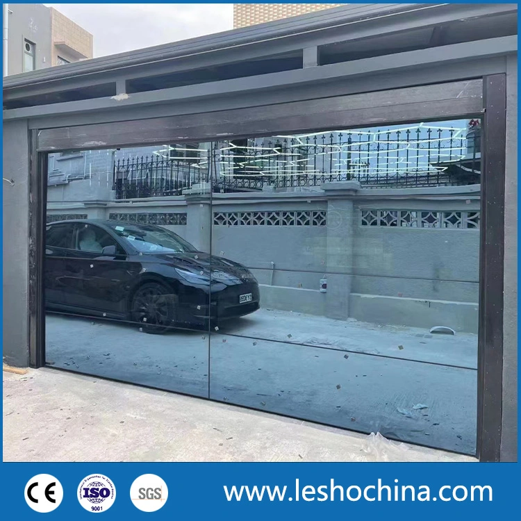 Porta de garagem de enrolar em vidro temperado panorâmico transparente com visão completa fosca emoldurada em preto, seccionada em alumínio comercial acrílico policarbonato plexiglass. Tamanho 16X7.