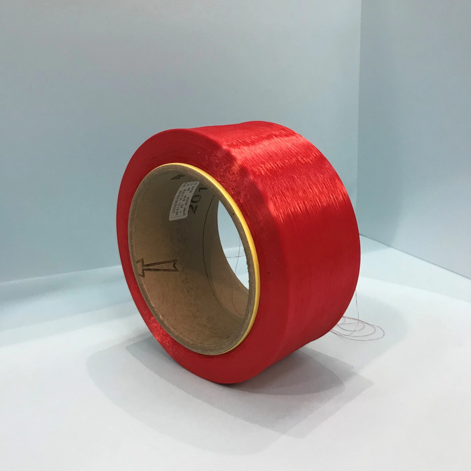 Из переработанных материалов на складе полиэстер стабильной волоконно-красный цвет Satin пряжи для одежды (66D/24f)