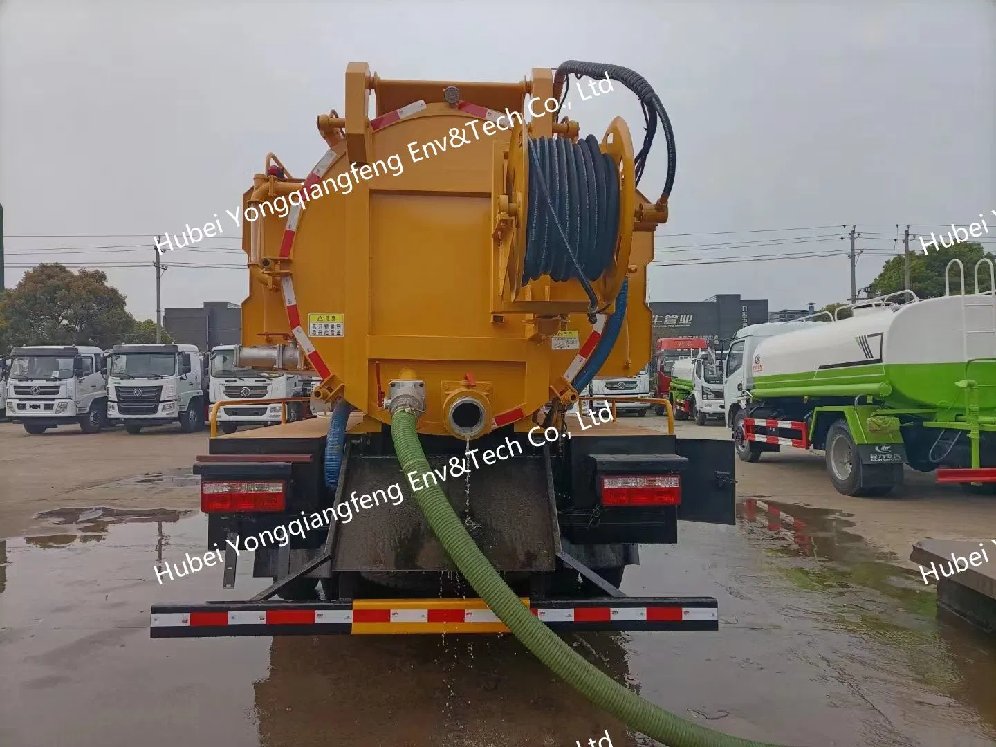 Dongfeng 4X2 Sewage Suction Truck /Fecal Suction Truck/DFAC 9m3 Fecal Suction Truck