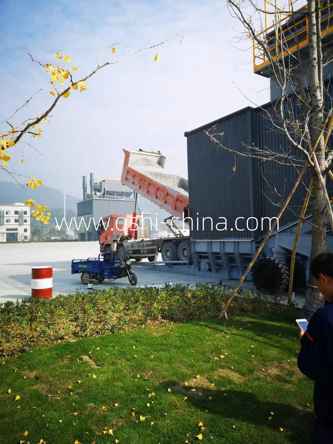 Telestacker Ship Loader Conveyor with Truck Feeder for Bulk Cargo