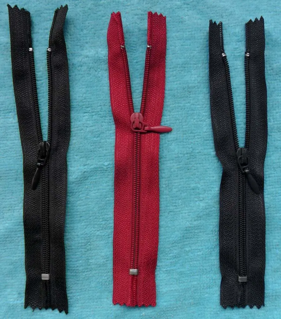 Black and Red Close End Nylon Zipper Rolls