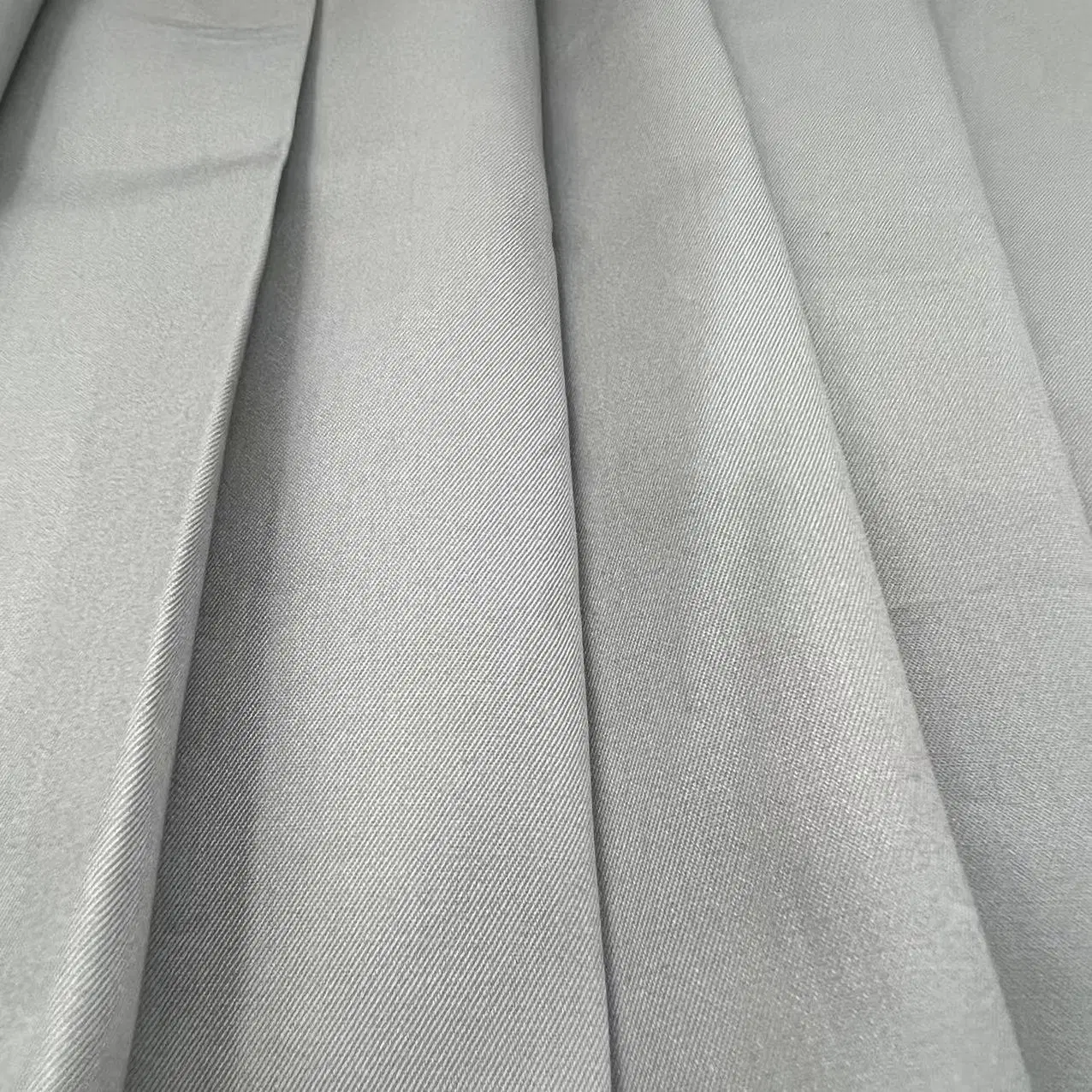 Manufacture 100%Cotton Combed 80/2 125GSM Twill Fabric for Shirt